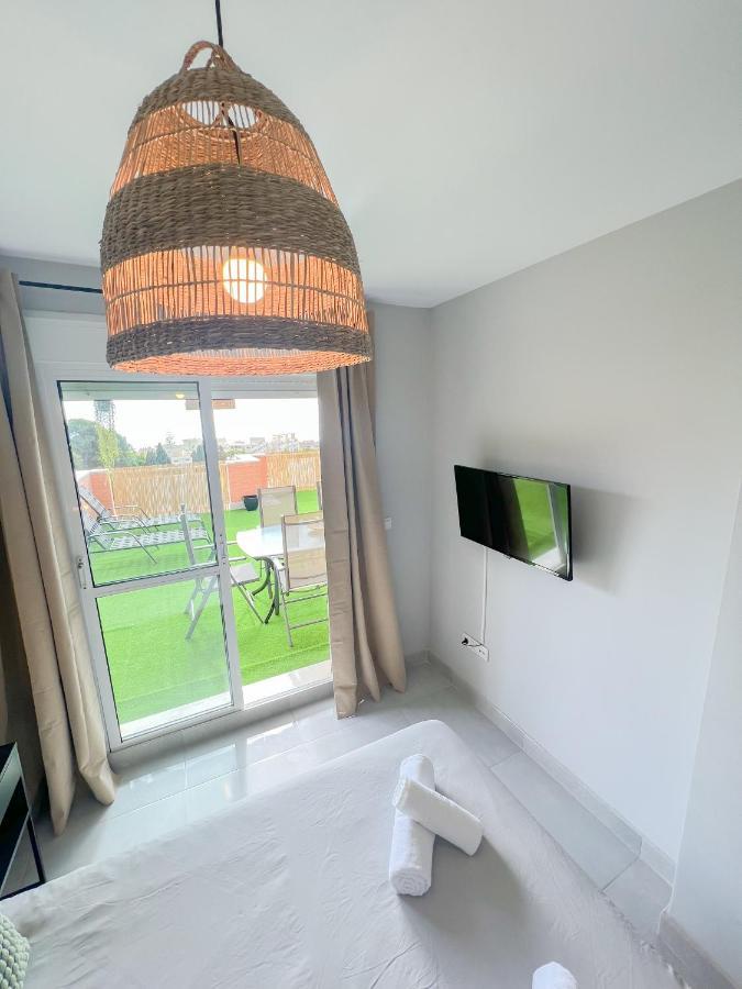 Cozy Apartment With Large Terrace Torremolinos Exterior foto