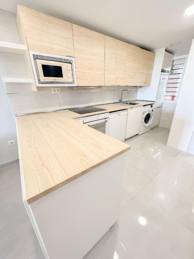 Cozy Apartment With Large Terrace Torremolinos Exterior foto